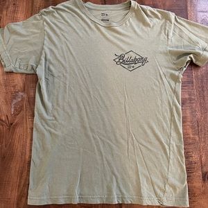 Army green surf plus Billabong shirt